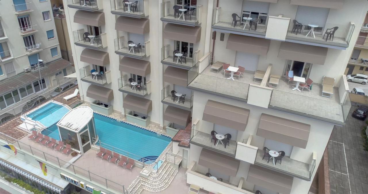 Hotel Residence Villa Jolanda ليدو دي كامايوري المظهر الخارجي الصورة